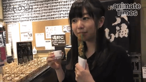 茅野愛衣がきゅうりを食べ疑似フェラ