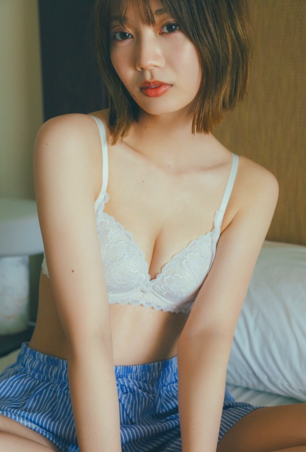 高本彩花　下着画像