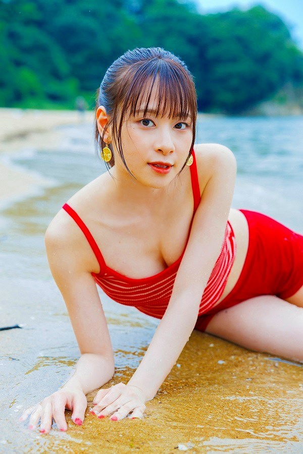 前田佳織里　水着画像