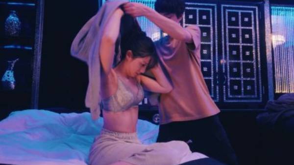 足立梨花　ドラマ「マイ・ワンナイト・ルール」の濡れ場画像