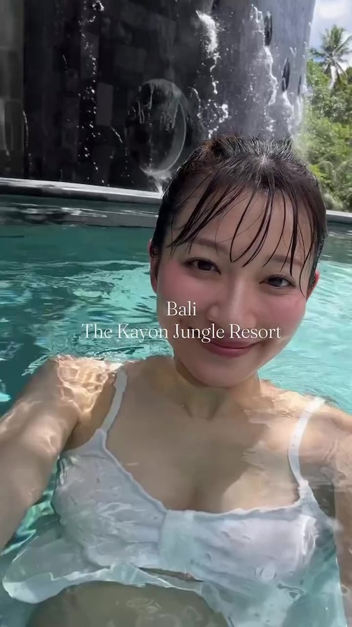 山本里菜 水着画像