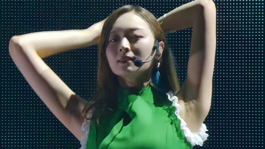 梅澤美波　脇画像