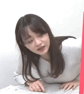 森香澄 胸チラGIF画像